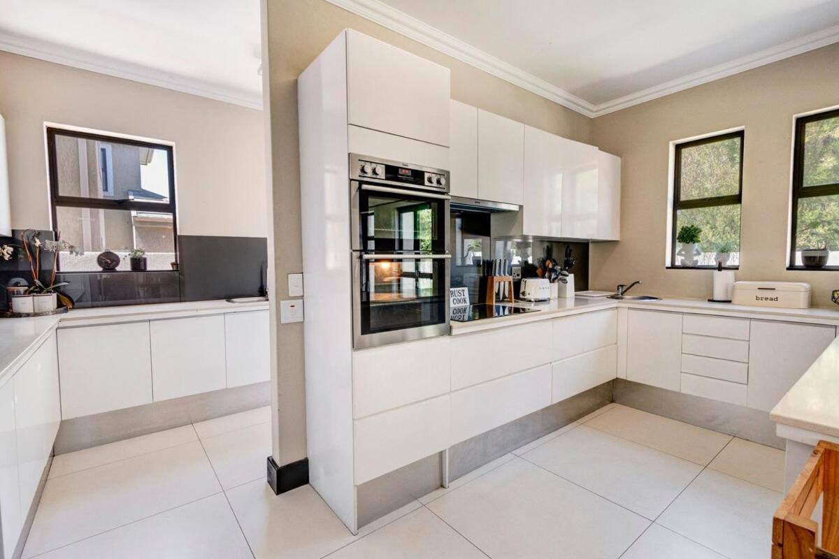 Villa 3 Bedroom In Big Bay *