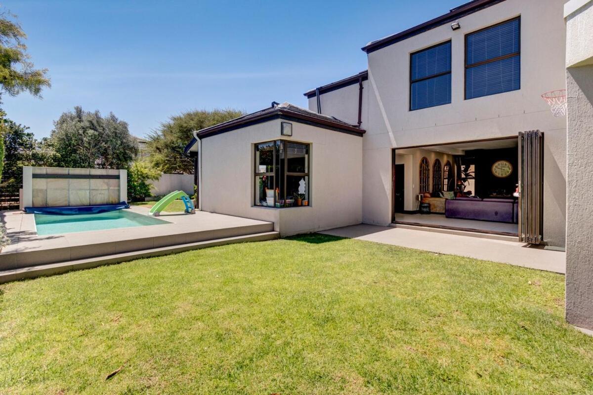 Villa 3 Bedroom In Big Bay Cape Town